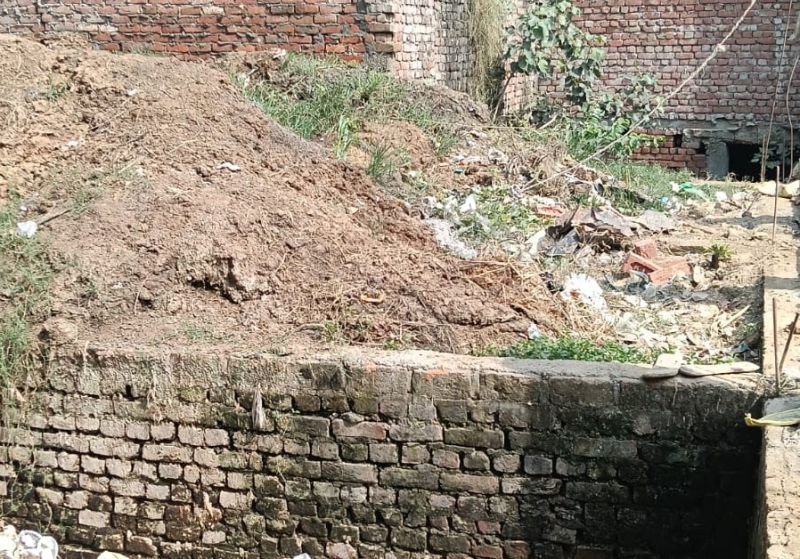 भूमि पर कब्जे का आरोप, एसडीएम से शिकायत