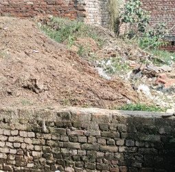 भूमि पर कब्जे का आरोप, एसडीएम से शिकायत