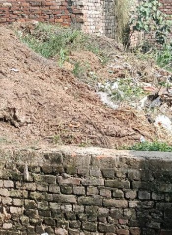 भूमि पर कब्जे का आरोप, एसडीएम से शिकायत