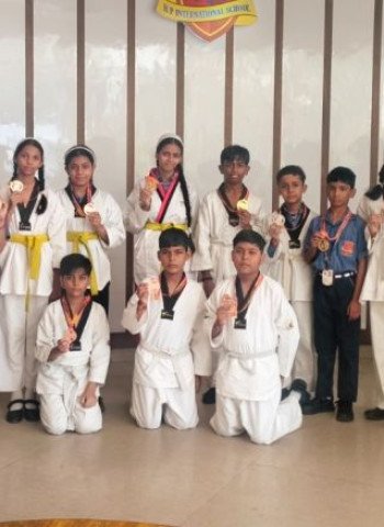 एचपी इंटरनेशनल स्कूल के खिलाड़ियों ने राज्य स्तरीय ताइक्वांडो में चार स्वर्ण समेत 15 पदकों पर जमाया कब्जा