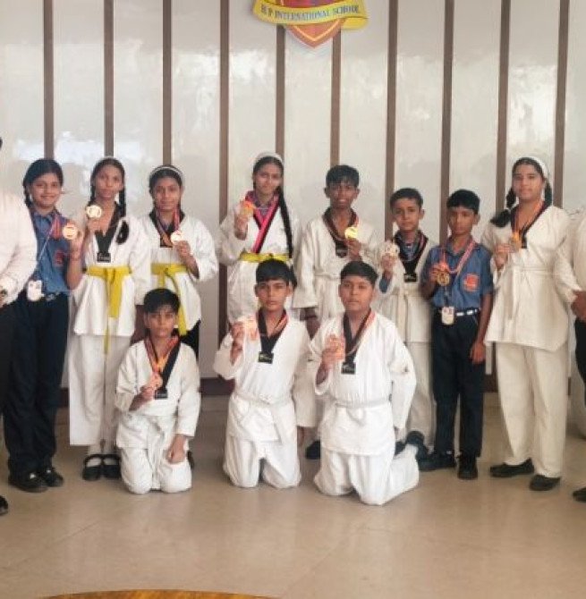 एचपी इंटरनेशनल स्कूल के खिलाड़ियों ने राज्य स्तरीय ताइक्वांडो में चार स्वर्ण समेत 15 पदकों पर जमाया कब्जा