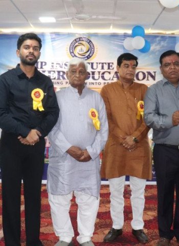 एचपी इंस्टीट्यूट ऑफ हायर एजुकेशन में अलंकरण समारोह, विद्यार्थियों को सौंपी नेतृत्व की जिम्मेदारी