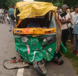 1 टेंपो, 10 सवारी, ओवरटेक किया तो डंपर में घुसा...6 की मौत, 4 घायल